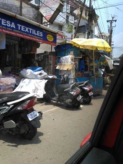 street shop ( petti peedika) occupying road space
