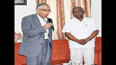 Ex-governor visits Xav; says, ‘I am Professor Narayanan now’
