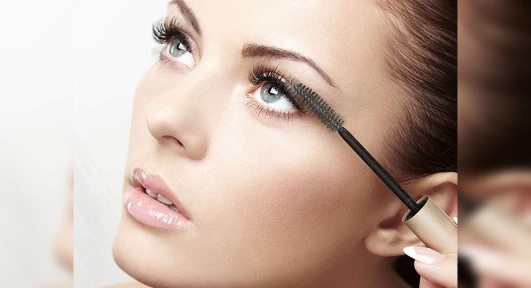 All about the truth behind using castor oil for long eyelashes