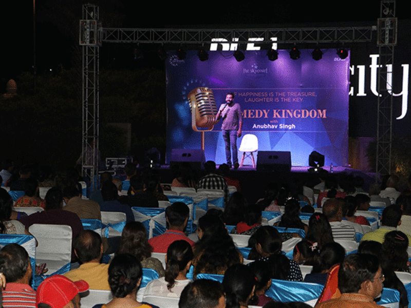 Gurgaon celebrates World Laughter Day with a stand-up act
