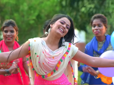 Watch: Arvind Akela Kallu and Nidhi Jha unveil new romantic song 'Aasman Me Ud Jayi'