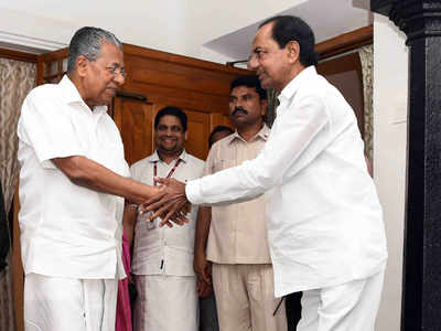 Chances of third front govt at Centre have brightened: Pinarayi Vijayan