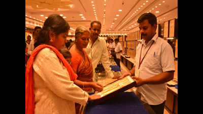 Jewellers rake in moolah on Akshaya Tritiya, bookings up for e-gadgets, cars