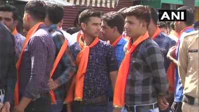 Police personnel at Digvijaya's roadshow 'forced' to sport saffron scarves