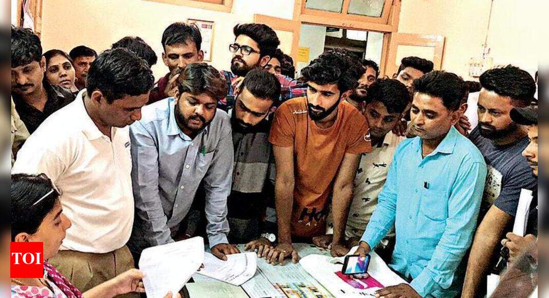 Parents throng DEO office with RTE complaints Vadodara News Times