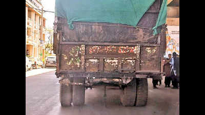 Tipper trucks plying without number plates in Zirakpur