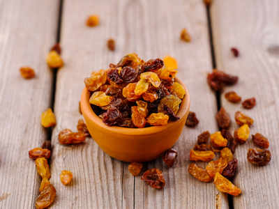 Here's why you should eat raisins everyday!