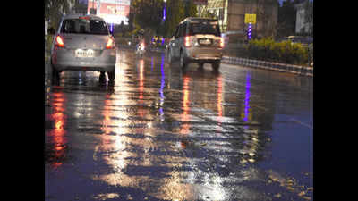Kolkata sizzles, rain likely next week