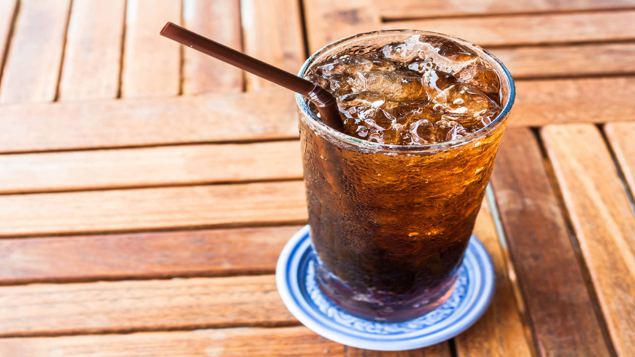 Coke Zero vs. Diet Coke: Flavor, Nutrition, Benefits, Downsides