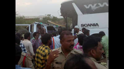 Andhra Pradesh: 15 killed in Kurnool road mishap