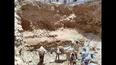 Water tunnel unearthed at iconic Chhattar Manzil