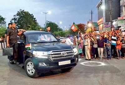 Thousands throng Airport Road to catch a glimpse of PM