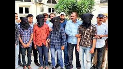 Six arrested for loot, firing in Mansarovar