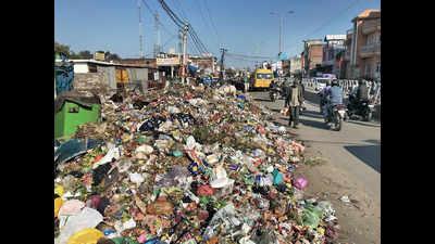 LMC raises fine on garbage dumping but fails to enforce it
