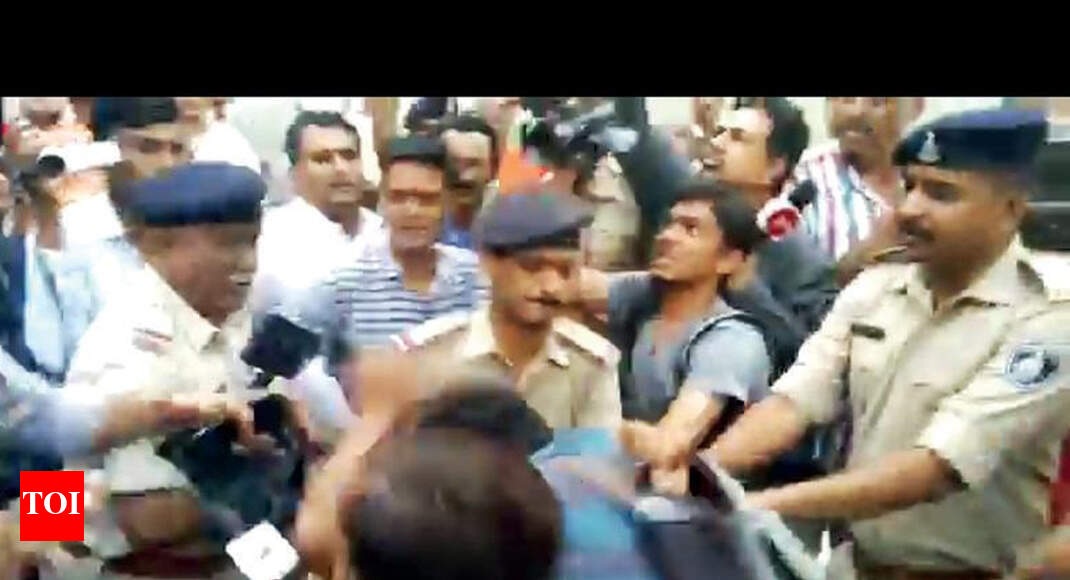 Guj: 3 cops suspended for beating mediapersons