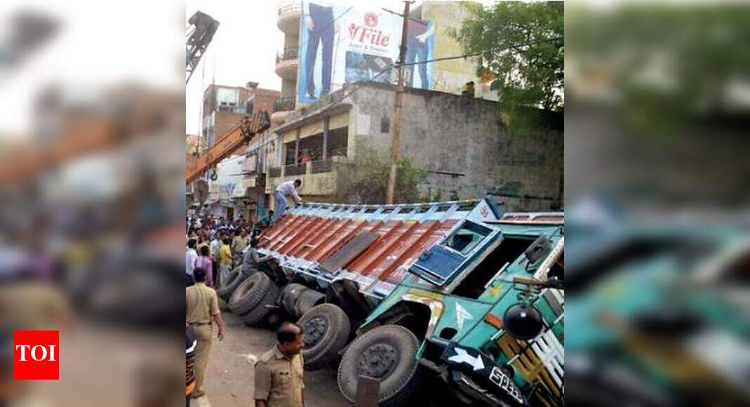 Kanpur: Man, 2 sons killed as truck overturns | Kanpur News - Times of ...