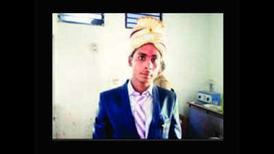 Dalit groom stopped from entering UP temple, 4 booked