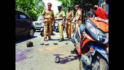 Coimbatore: 2 youths attacked with sickles in public
