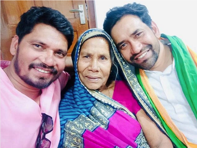 Check out Nirahua's adorable click with mother and brother Pravesh Lal