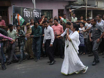 MamataBanerjee , 6,000 citizens walk to spread message against violence