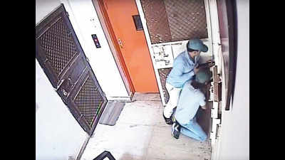 Delhi: They came as veggie delivery boys, left with cash, jewellery