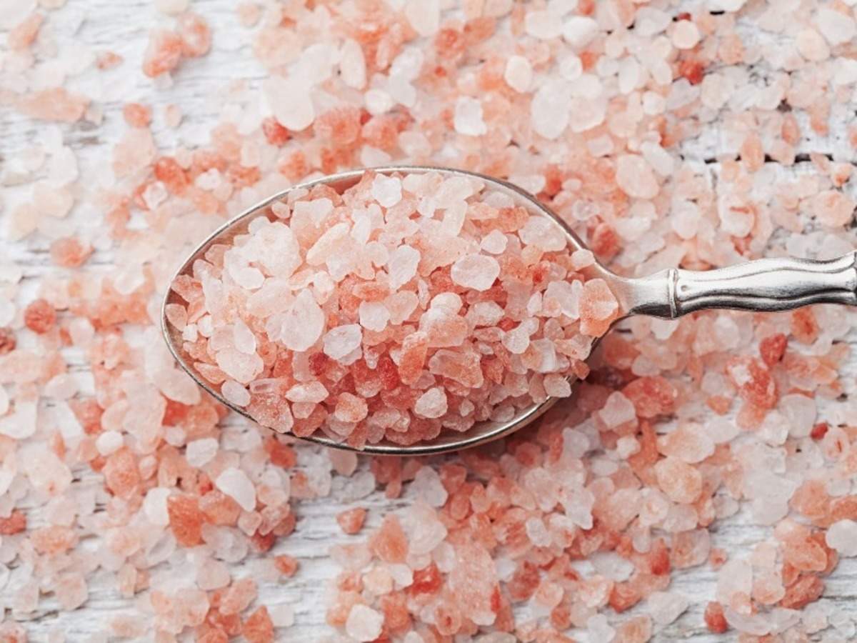 health-benefits-of-himalayan-salt-water