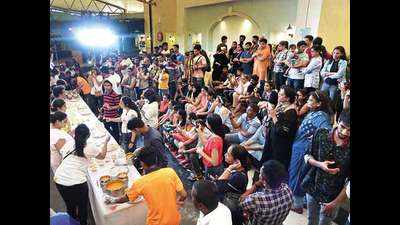 When 15,000 Mumbaikars took part in a mango-eating contest!