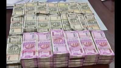 B’lurean held for carrying Rs 1 cr without documents