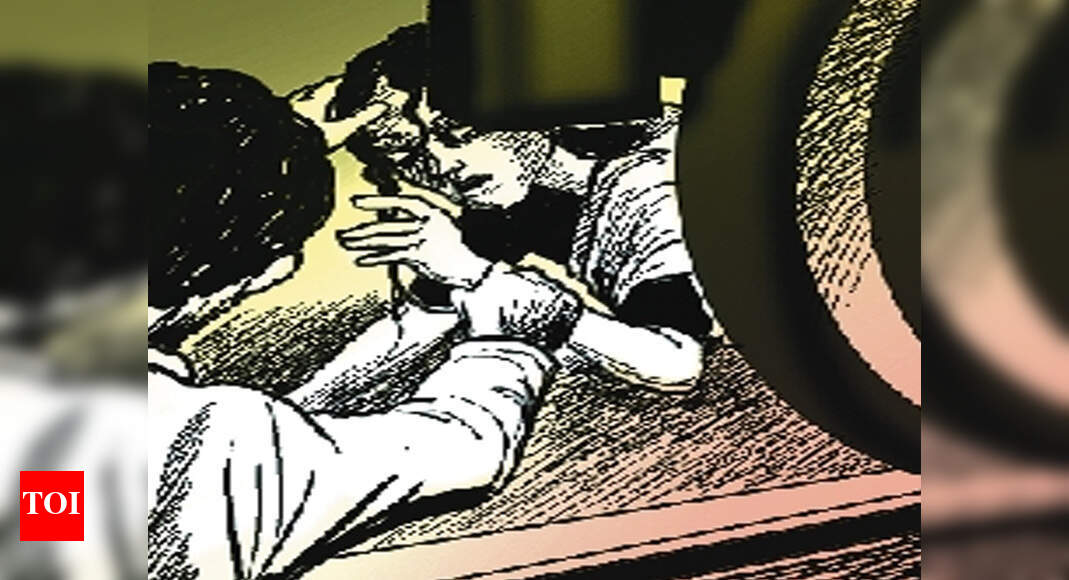 Mumbai Woman Jumps Out Of Moving Train Rescued Mumbai News Times