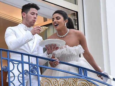 Priyanka Chopra and Nick Jonas indulge in some pizza from hotel balcony post Cannes appearance