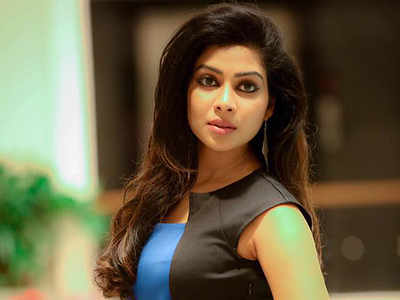 Satna Titus to star in Mohanlal's Big Brother
