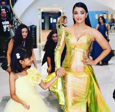 Cannes 2019: Aishwarya Rai Bachchan looks like a gold fish as she poses  with Aaradhya at the event! | Hindi Movie News - Times of India