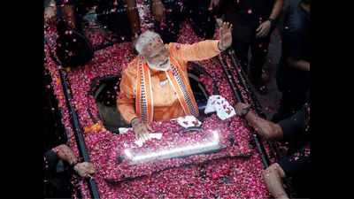 Garba swirl in Kashi for Gujarati PM