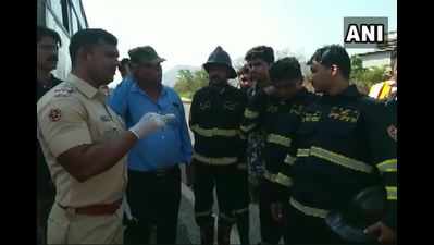 2 dead, 15 injured after minibus rams into stationary bus on Mumbai-Pune Expressway