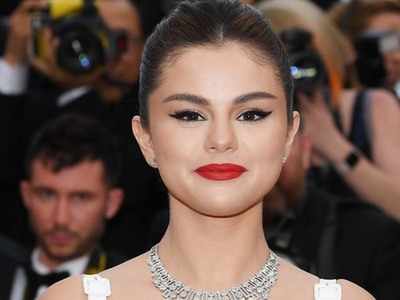 Selena Gomez announces her marriage with Bill Murray on social media?