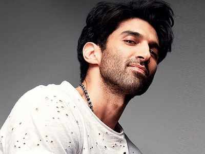 Aditya Roy Kapur takes up the extreme sport of kite-surfing for filming underwater stunts in 'Malang'