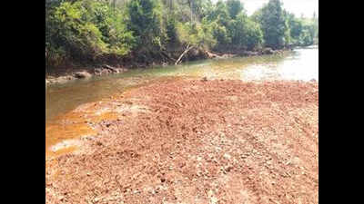 Contractor clears mud dumped in Khandepar river