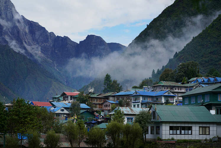 Day 2 - Lukla, trek to Phakding