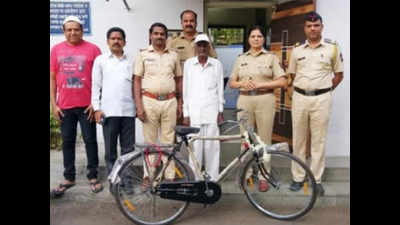 Pune cops gift bicycle to elderly lunch box carrier