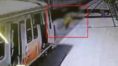 Mumbai: Woman commits suicide by jumping in front of local train, her baby surivives