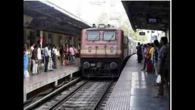 Bengaluru: Over 10 trains delayed after overhead cable snaps at Yeswantpur