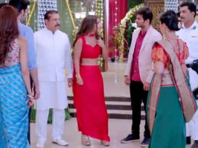 Kasautii Zindagii Kay written update, May 22, 2019: Komolika returns with the cops to get the Basus arrested