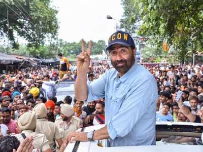 BJP's Sunny Deol leading in Gurdaspur, actor happy with initial trends