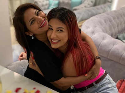 Bigg Boss 12's Jasleen Matharu plans a special birthday surprise for BFF Megha Dhade