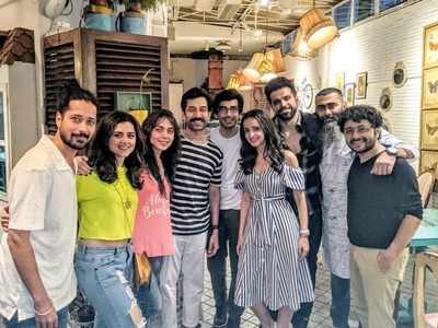 Nakuul Mehta, Sanaya Irani, Mohit Sehgal, Ridhi Dogra enjoy dinner together; see fun pictures