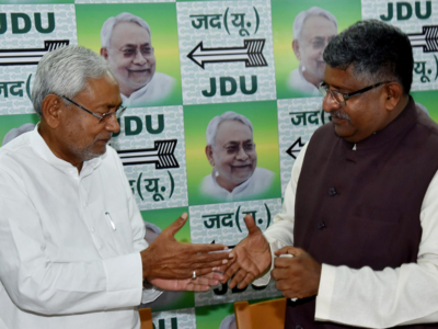 Visit constituency regularly and stay connected with people: Nitish to newly-elected lawmakers