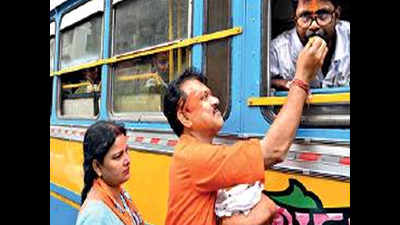 Kolkata: Kamalabhog, laddoo sweeten poll celebrations