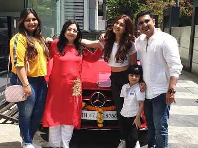 Jamai Raja fame Shiny Doshi buys a luxury car; see pics