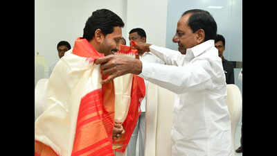 KCR, Jaganmohan Reddy junk bitter past, hug & make up