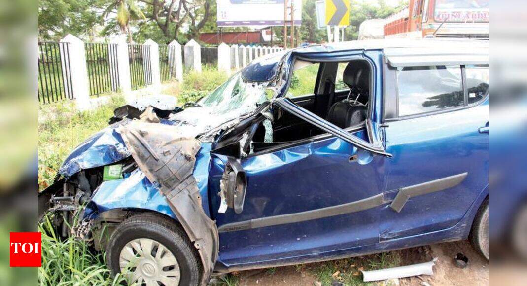 Doctor killed as car rams truck | Kochi News - Times of India